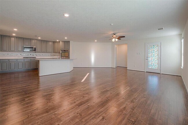 Foto del edificio - 5202 Pine Forest Ridge St