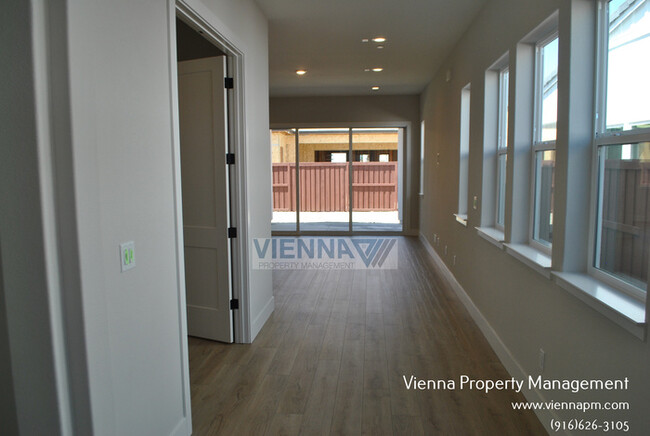 Building Photo - 3593 Deer Pk Dr