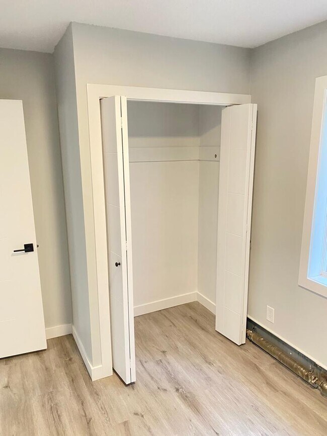 Building Photo - 12525-12118 118 Ave NW