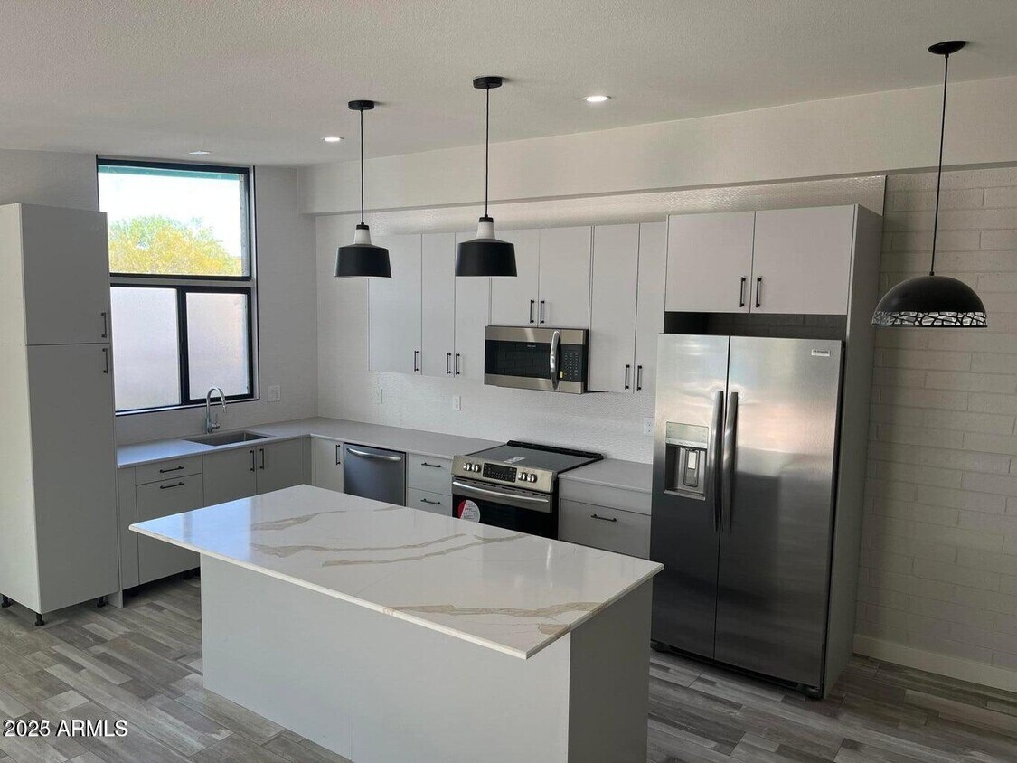 Foto principal - 7440 E Cave Creek Rd