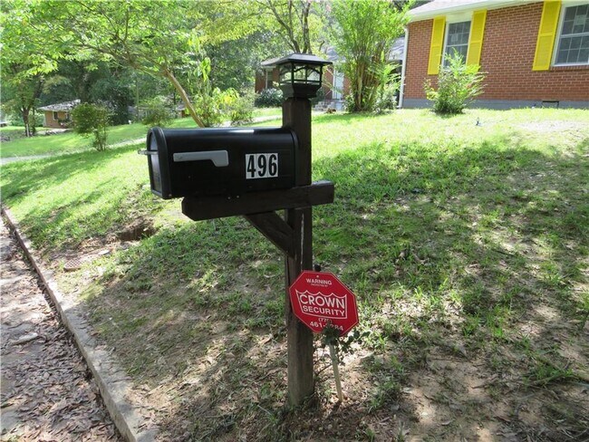 Foto del edificio - Charm and Convenience Await: Newly Renovat...