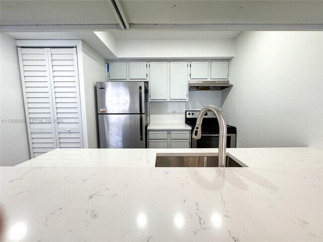 Building Photo - 5672 Rock Island Rd