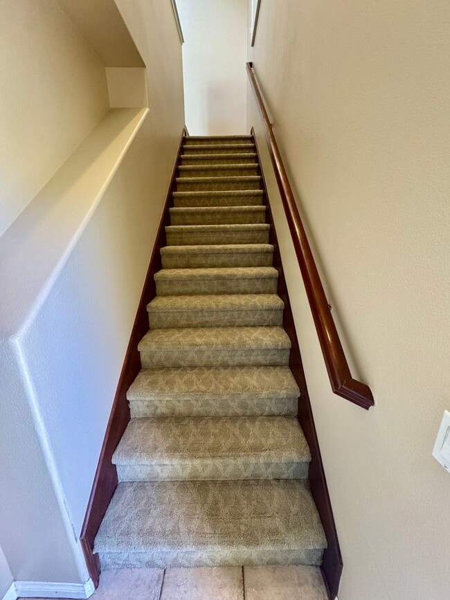 Building Photo - 2 bedroom, plus loft Townhouse in Turtle R...