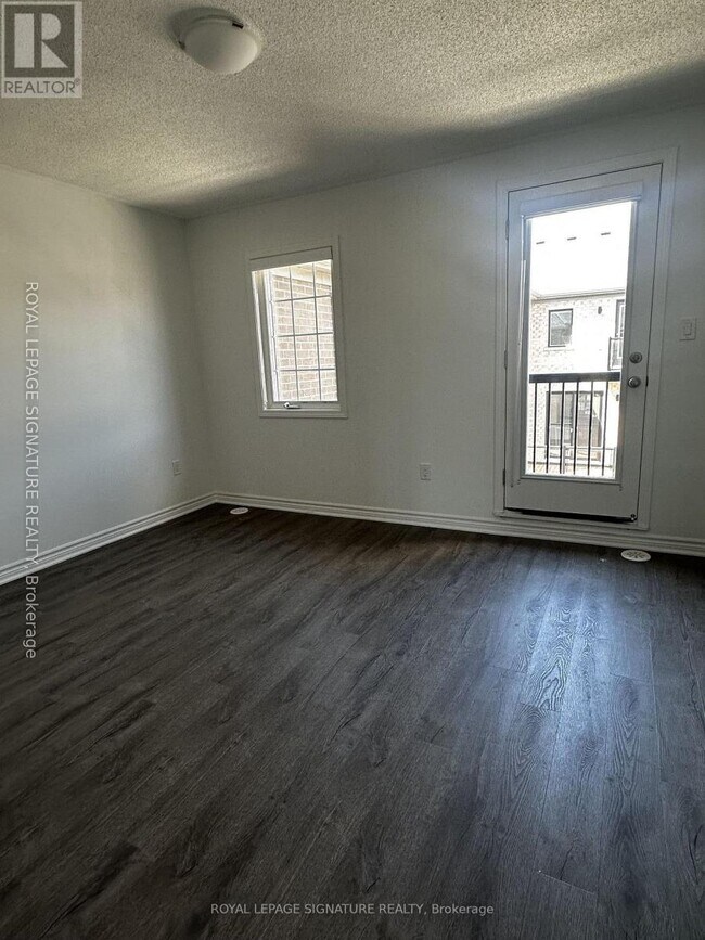 Photo du bâtiment - 1259 Lily Cres