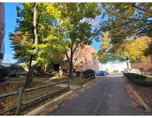 Primary Photo - 8R Riverside St