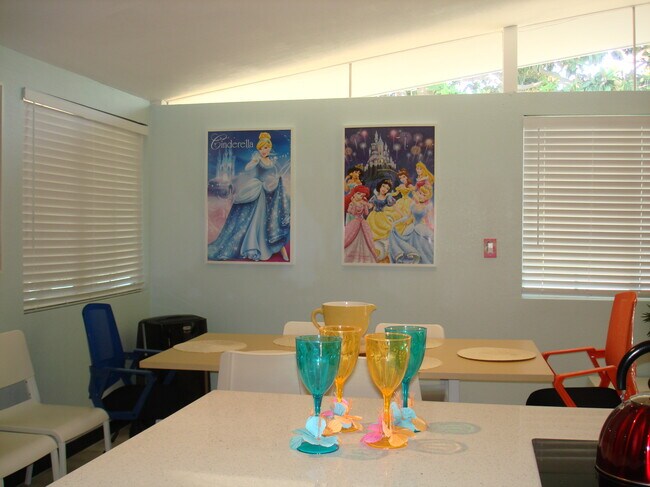 Foto del edificio - 9842 Dewey Dr