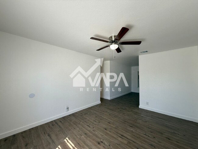 Foto del edificio - 4847 Featherock Dr