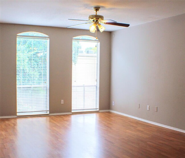 Foto del edificio - 4633 Wild Indigo St