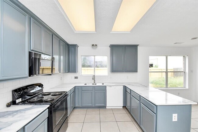 Foto del edificio - 21818 Dimmett Way