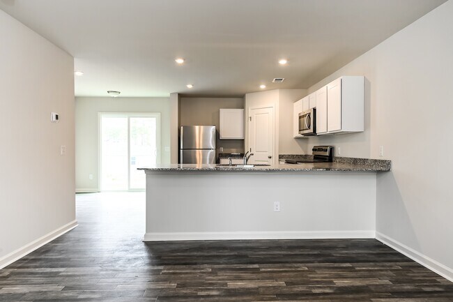 Building Photo - 723 Ruston Dr SE