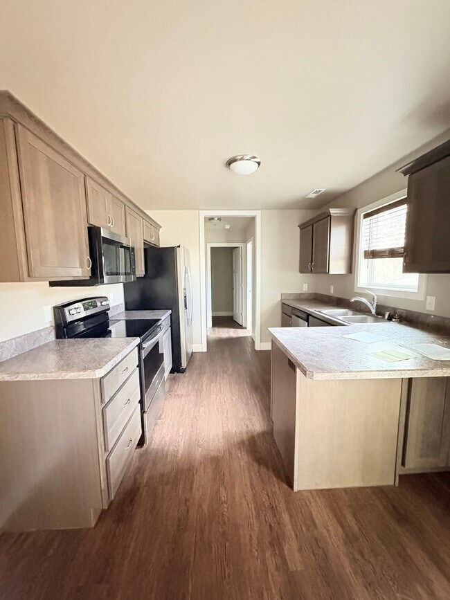 Foto del edificio - Beautiful 3 Bed Townhome