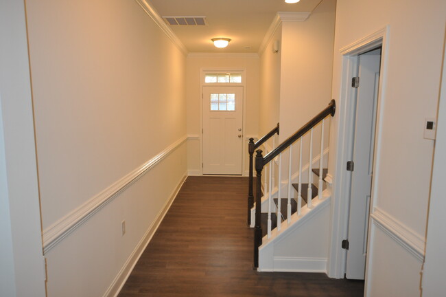 Foto del edificio - 525 Wayland Grove Ln