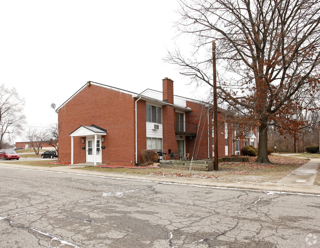 Foto del edificio - Greenbrier Apartments