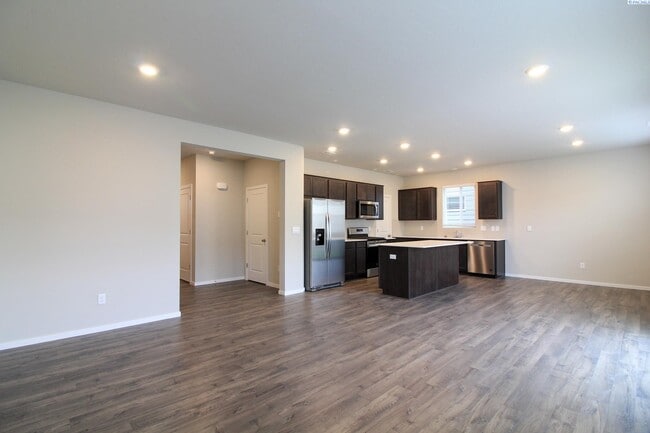 Building Photo - Newer Construction! 4 Bed/2.5 Bath Home