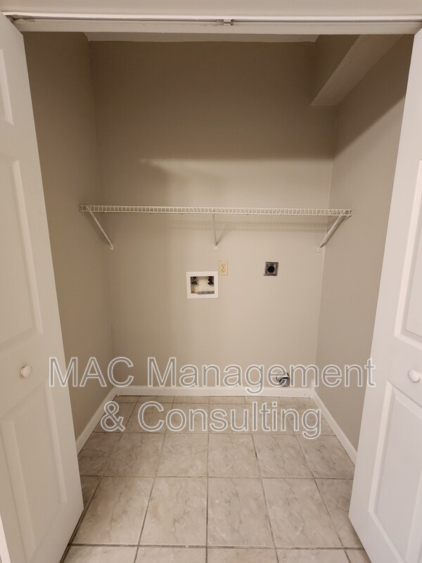 Foto del edificio - 978 N Franklin Ave