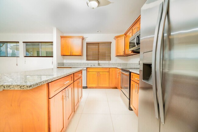 Building Photo - Wahiawa property: 3-bed, 2-bath, with gara...