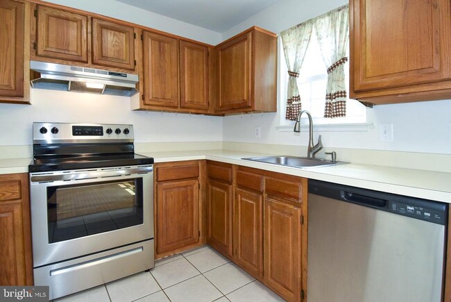 Building Photo - 2304 Hunters Square Ct