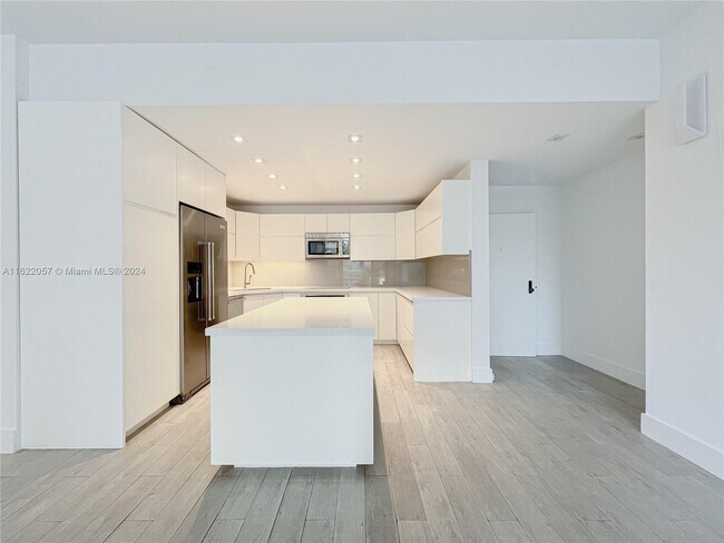 Building Photo - 201 Crandon Blvd