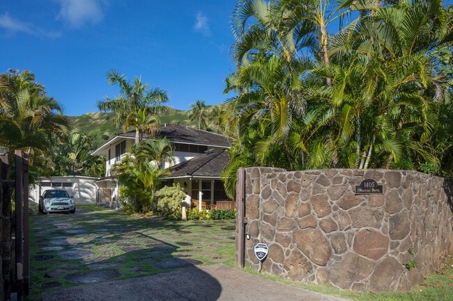 Fully Furnished Lanikai House with A/C - Fully Furnished Lanikai House with A/C