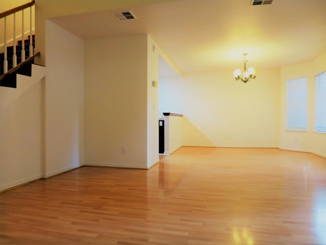 Building Photo - 2036 Calle Mesa Alta