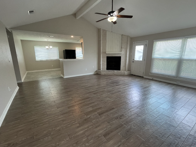 Foto del edificio - 8207 Lone Quail Dr
