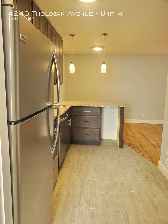 Foto del edificio - 4243 Tholozan Ave