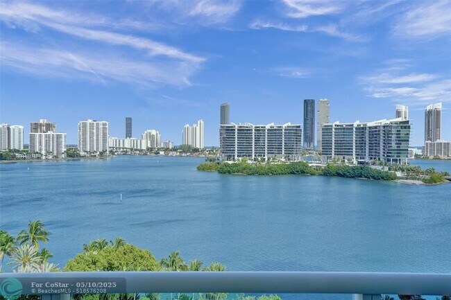 Foto del edificio - 3301 NE 183rd St