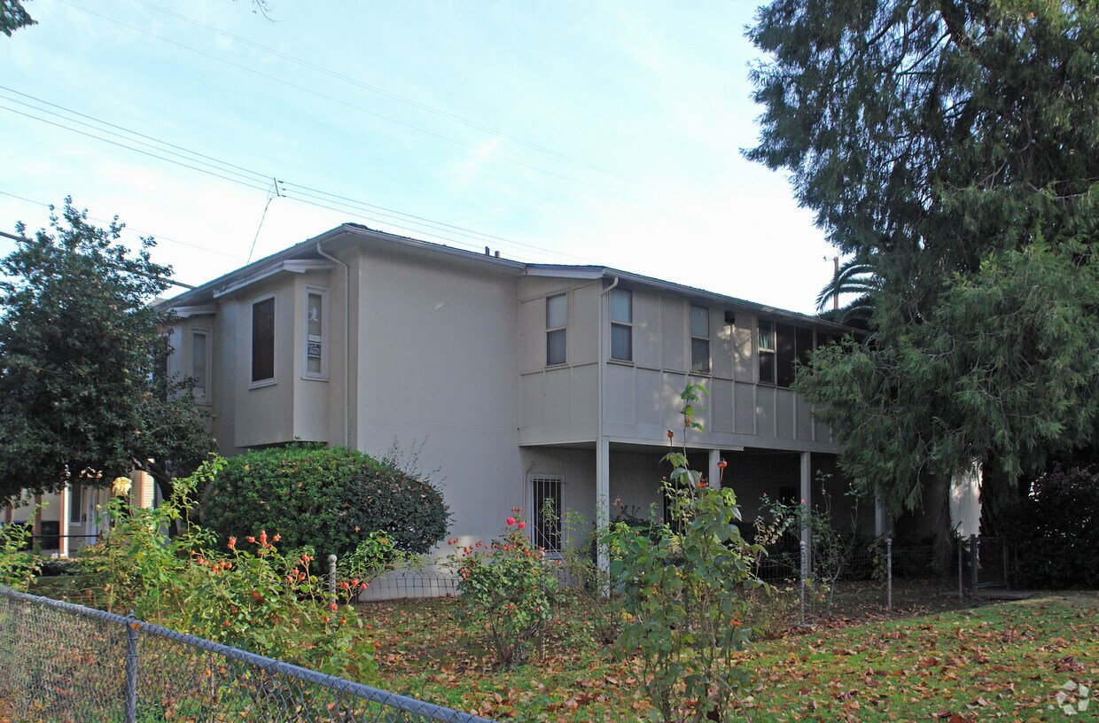 Building Photo - 2017 10th St