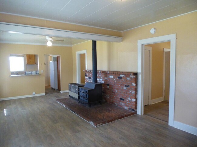 Building Photo - 454 SE CLEVELAND, BEND, OREGON  97702 - 19...