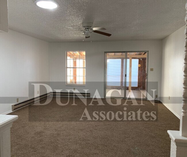 Building Photo - 2 Bed/2 Bath Home near Golf Course