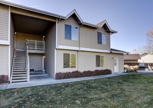 Building Photo - 2211 NE Holliday Ave