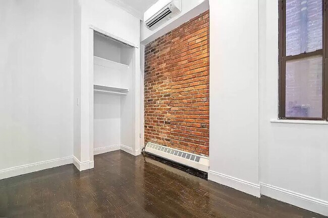 Building Photo - 328 E 4th St