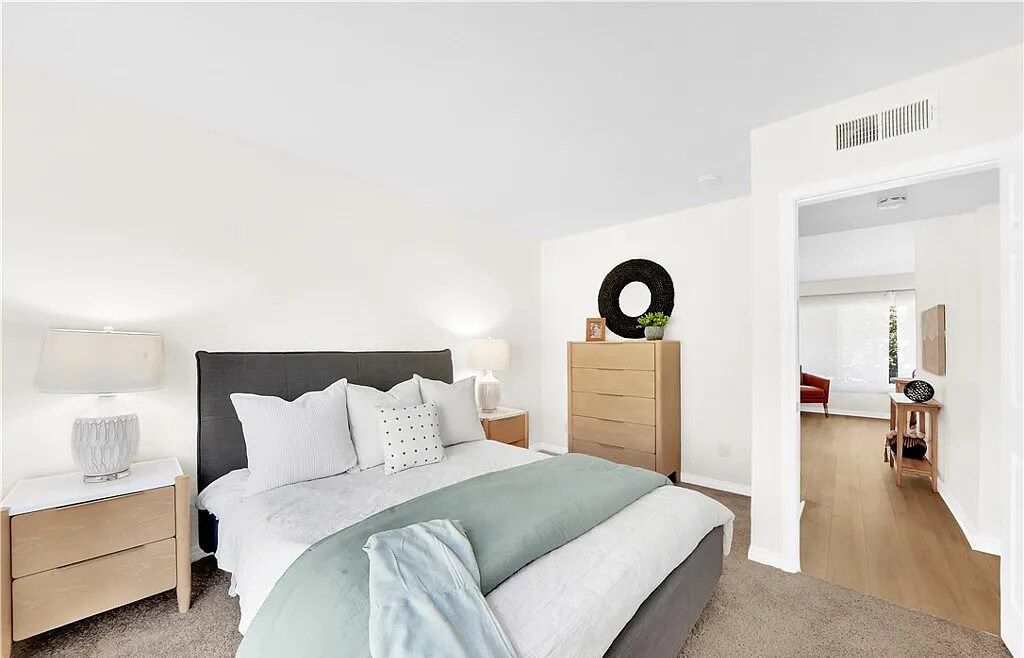 Foto principal - Nestled within the tranquil Creekside Vill...