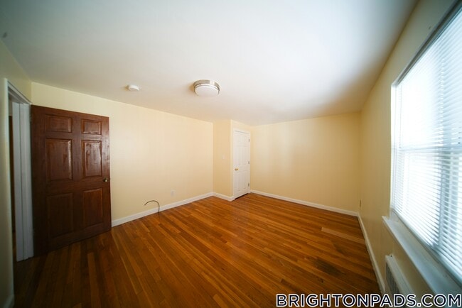 Foto del edificio - 265 Corey Rd