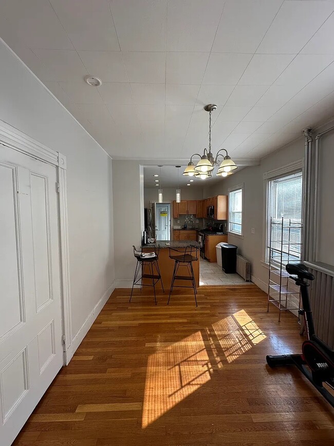 Building Photo - 384 Washington St