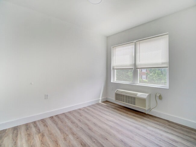 Building Photo - 1127 Stuyvesant Ave.