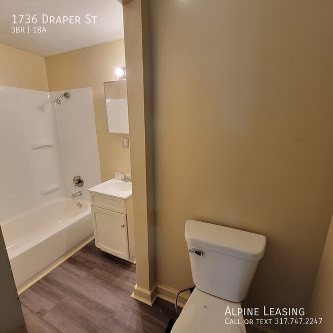 Building Photo - 1736 Draper St