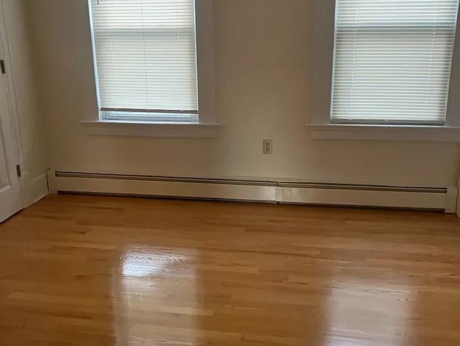 Building Photo - Freshly painted apartment ready for move-in.