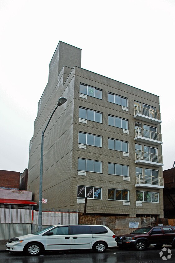 Primary Photo - 40-08 76th St