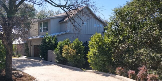 Circle drive. Right side of the house. - 2704 Rollingwood Dr