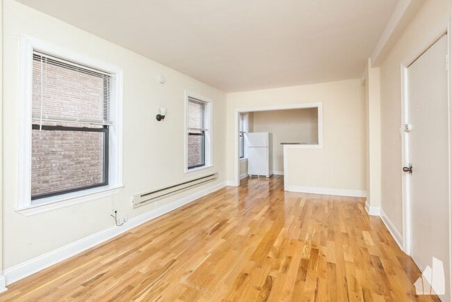 Building Photo - 1347 N Dearborn St