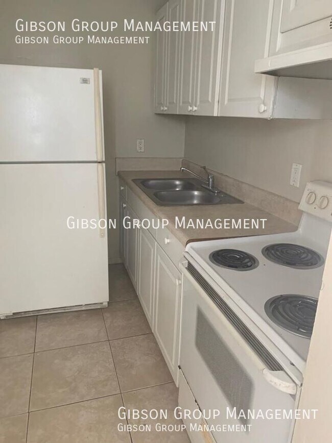 Building Photo - 2/2 IN FORT LAUDERDALE SPACIOUS WITH SMALL...