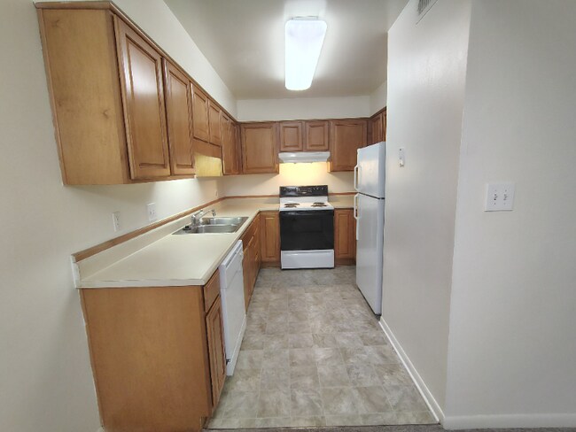 Foto del edificio - 600 Reusens Rd