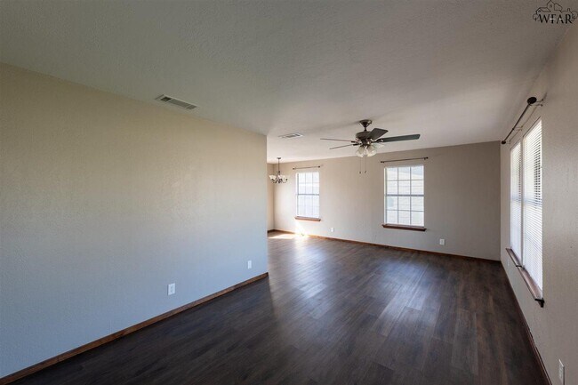 Building Photo - 4448 Cunningham Dr
