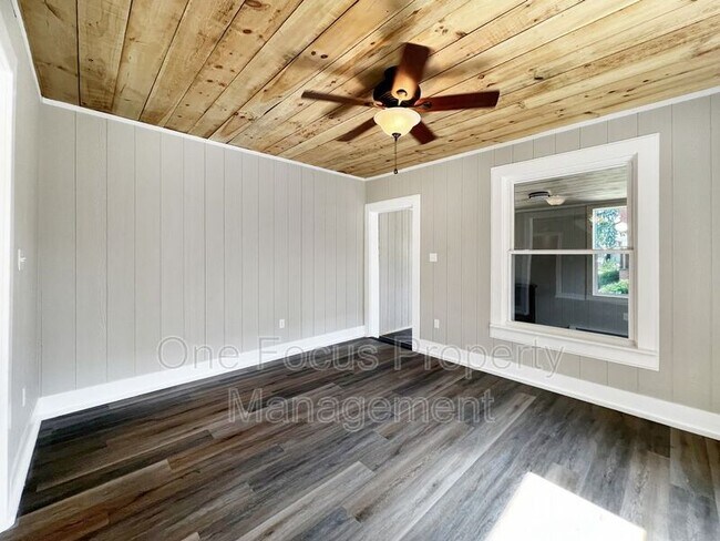 Building Photo - 461 S Fairview St