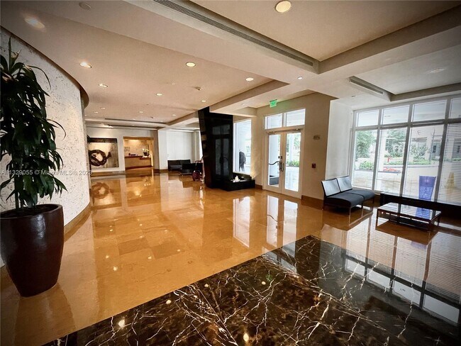 Foto del edificio - 801 Brickell Key Blvd