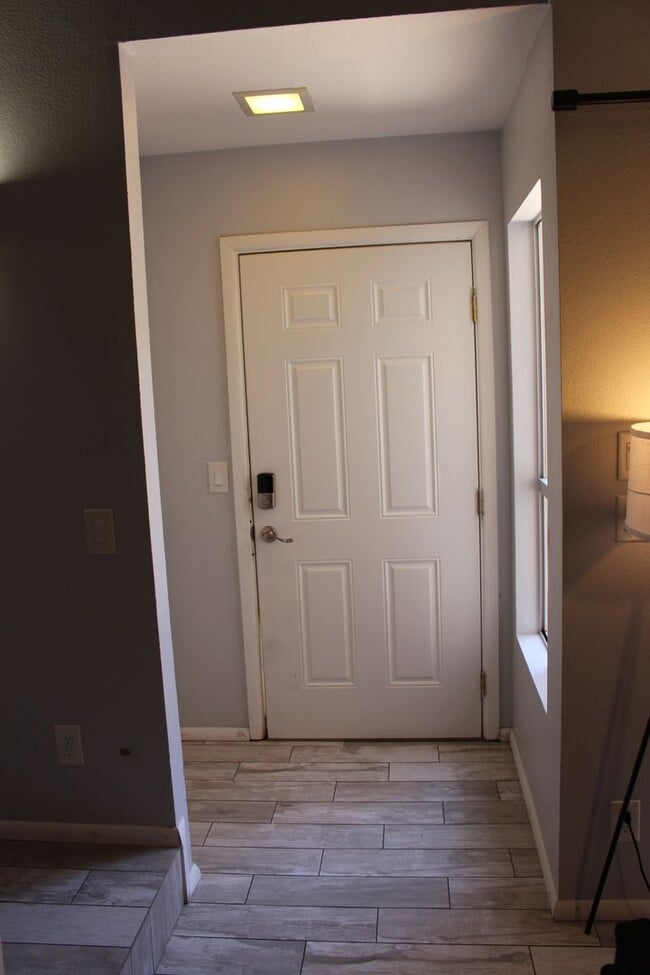 Building Photo - Scottsdale Condo