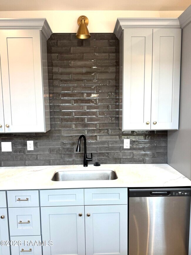 Foto del edificio - 512 Highland Oaks Ln