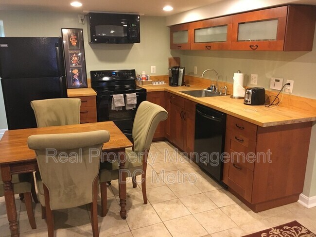 Foto del edificio - 813 10th St NE