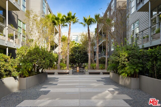 Central Common Courtyard - 4080 Glencoe Ave